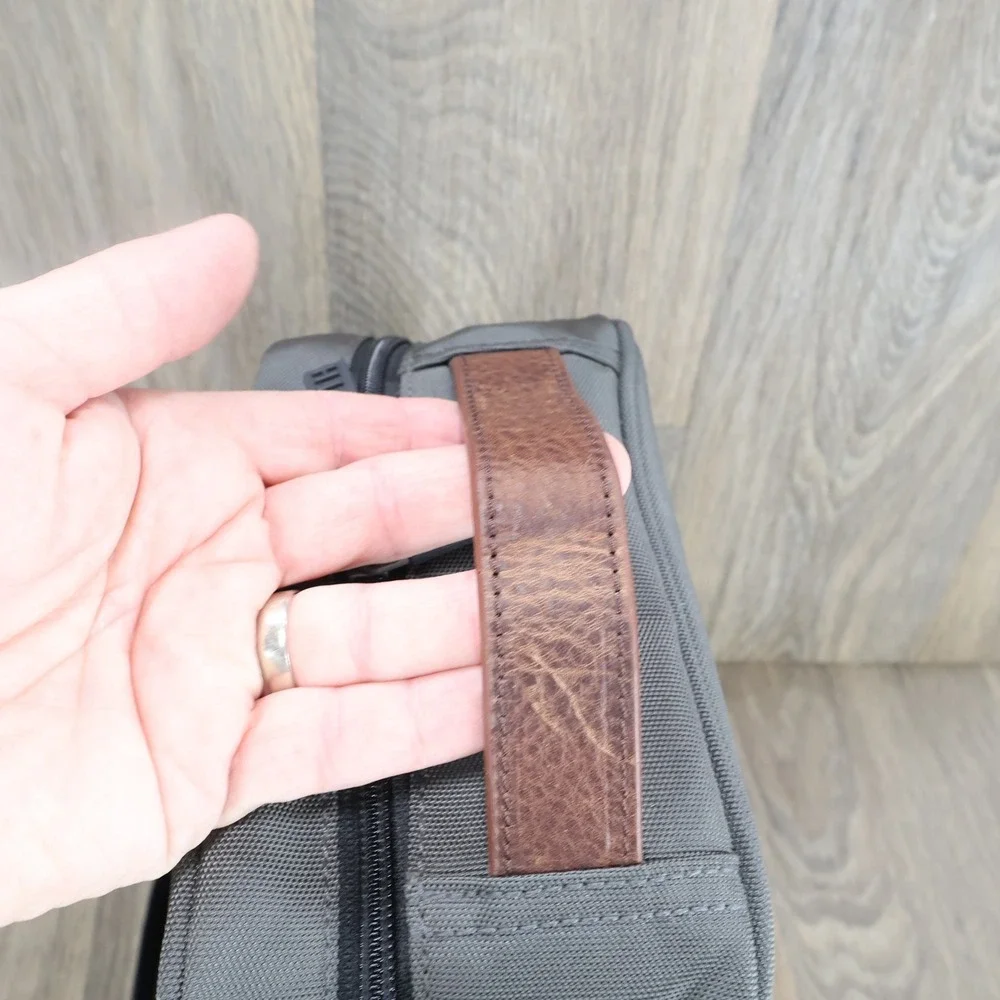 Duluth Trading Co Gray Ballistic Nylon Crossbody Messenger Bag Leather Trim